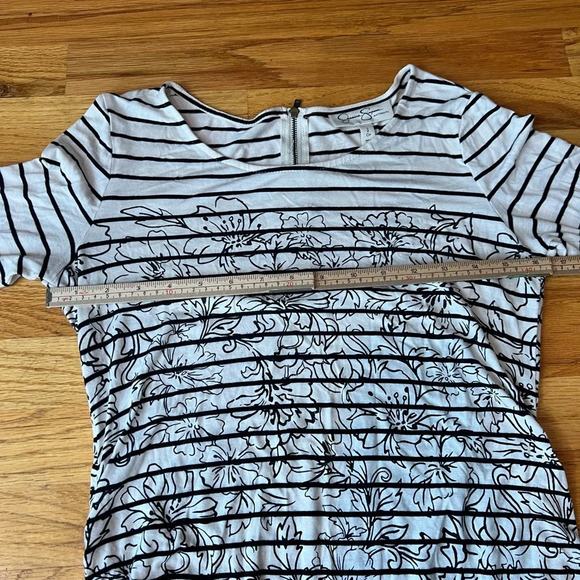 Jessica Simpson Maternity Dress - Picture 5 of 6